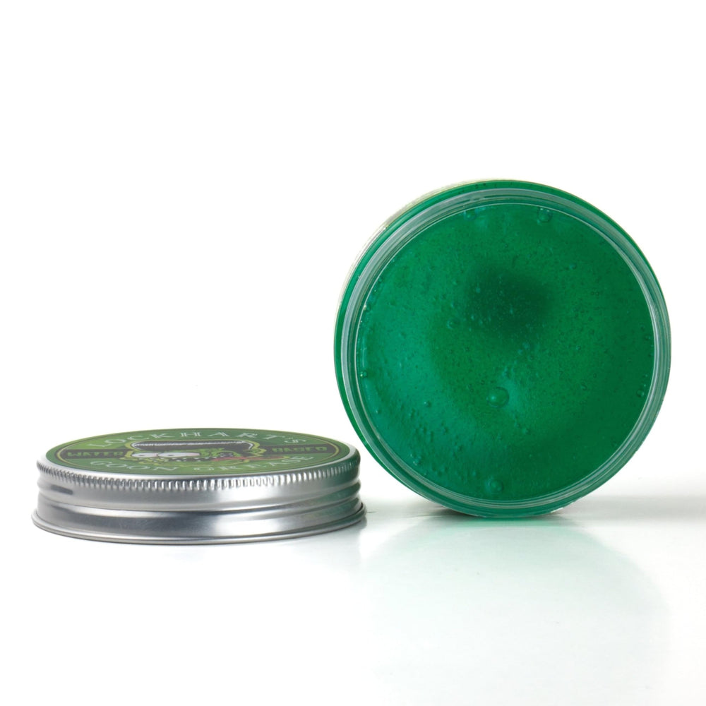 Lockhart’s Goon Grease contains natural beeswax for hold and nourishment.