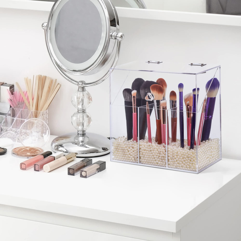 LOHRYVIO three-compartment design helps organize brushes and cosmetics efficiently.