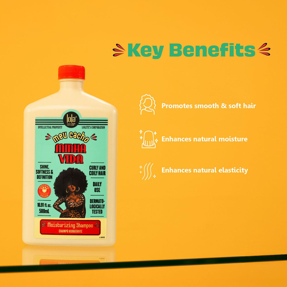 Lola From Rio Meu Cacho Minha Vida shampoo foam showing creamy lather.