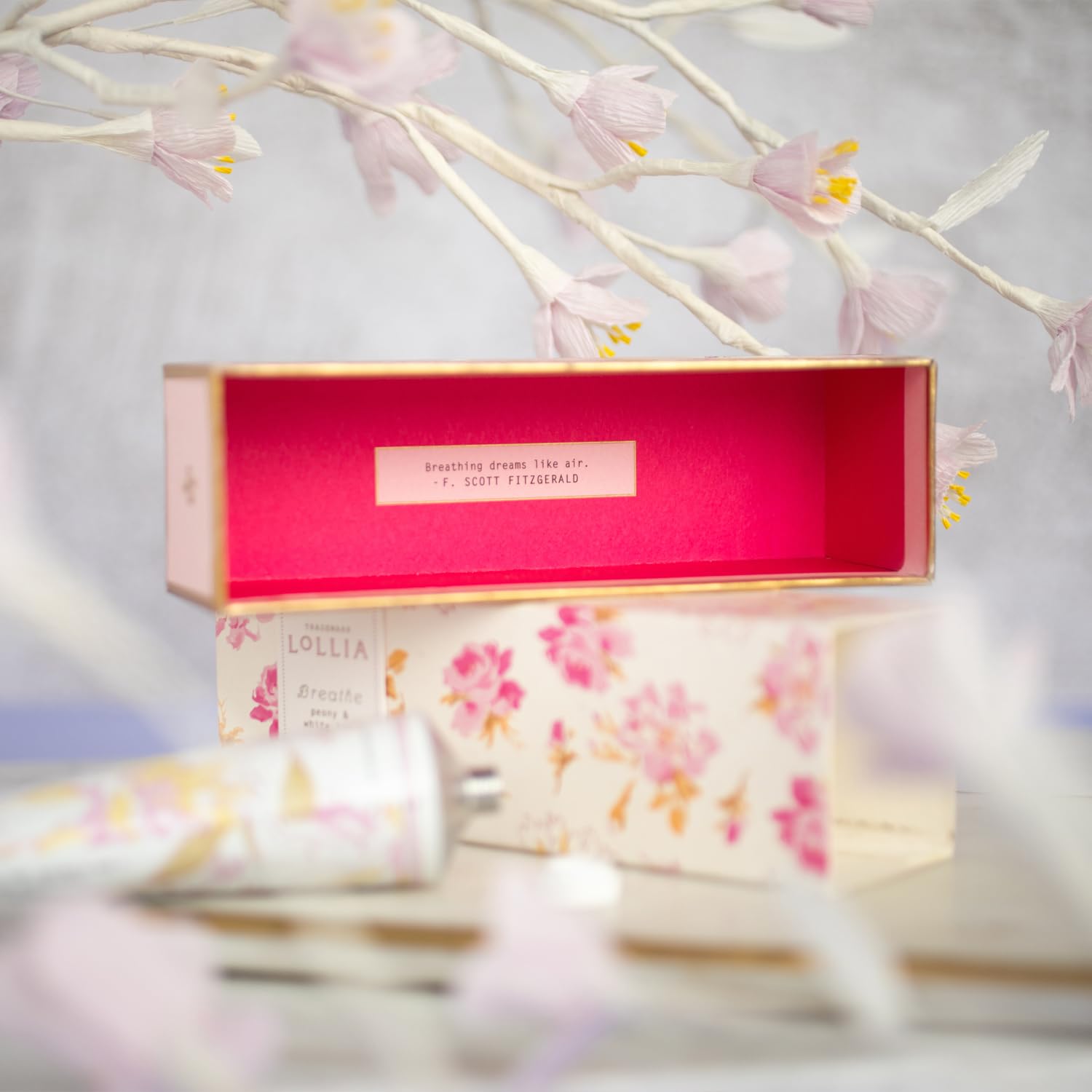 LOLLIA Breath Handcreme uses shea and cocoa butter for smooth skin.