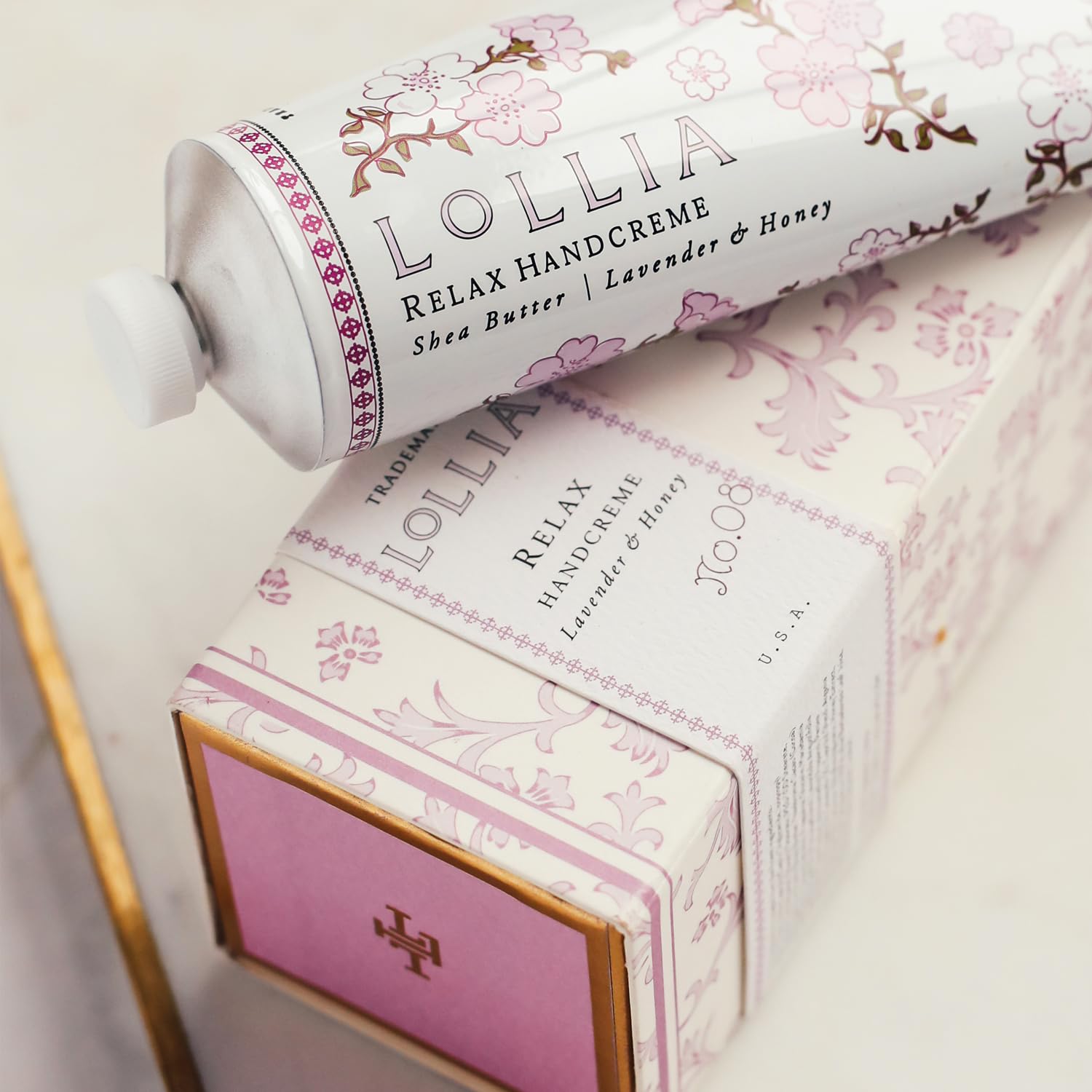 LOLLIA Relax handcreme amber-wood-tone jar hints at comforting scent and quick absorption