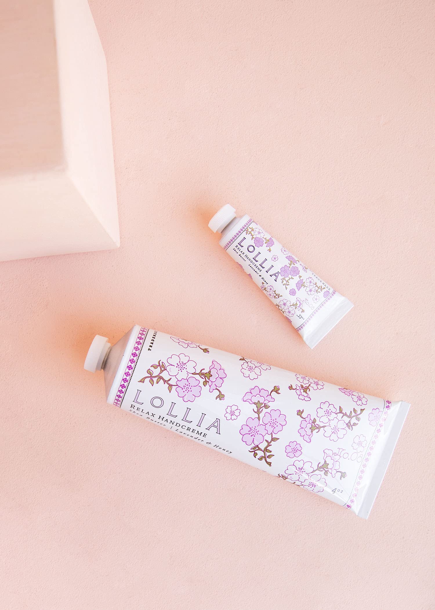 LOLLIA Relax Handcreme fragrance notes lavender-honey evoke spa-like calm.