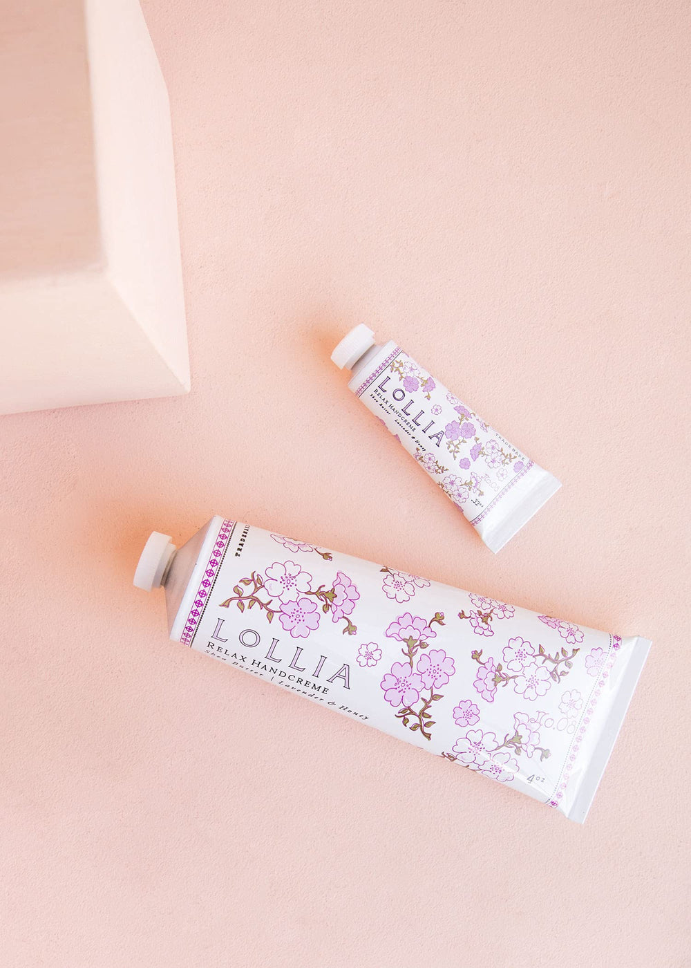 LOLLIA Relax Handcreme fragrance notes lavender-honey evoke spa-like calm.