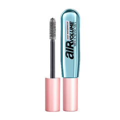 L’Oréal Paris Air Volume Mega Mascara lashes closeup showing lifted, separated lashes.