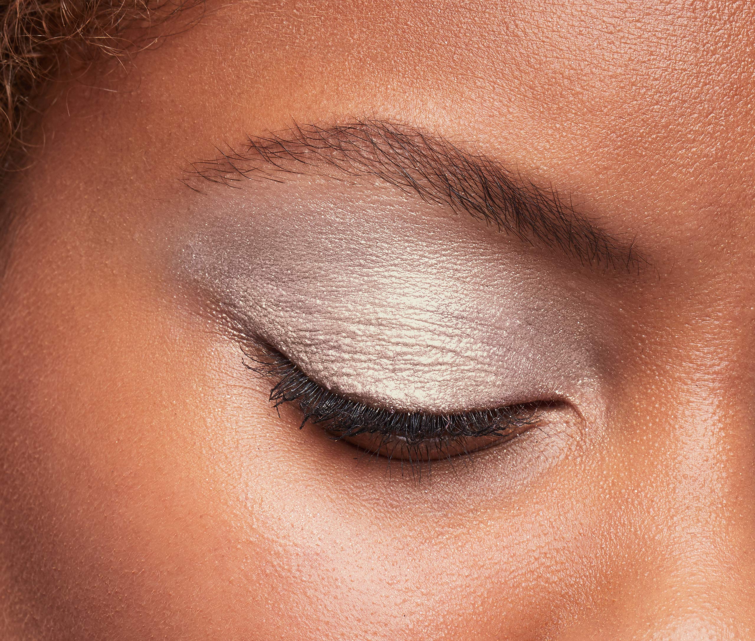 L'Oreal Paris Brilliant Eyes eyelid wear offers transfer-resistant shimmer all day