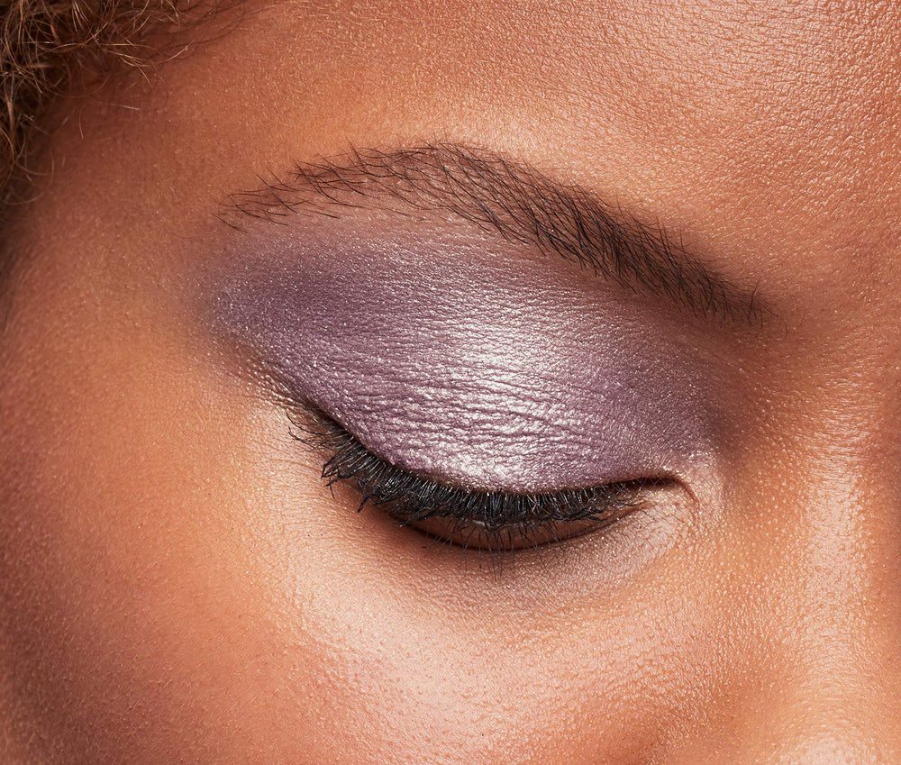 L'Oreal Paris Brilliant Eyes dries quickly for stress-free layering.