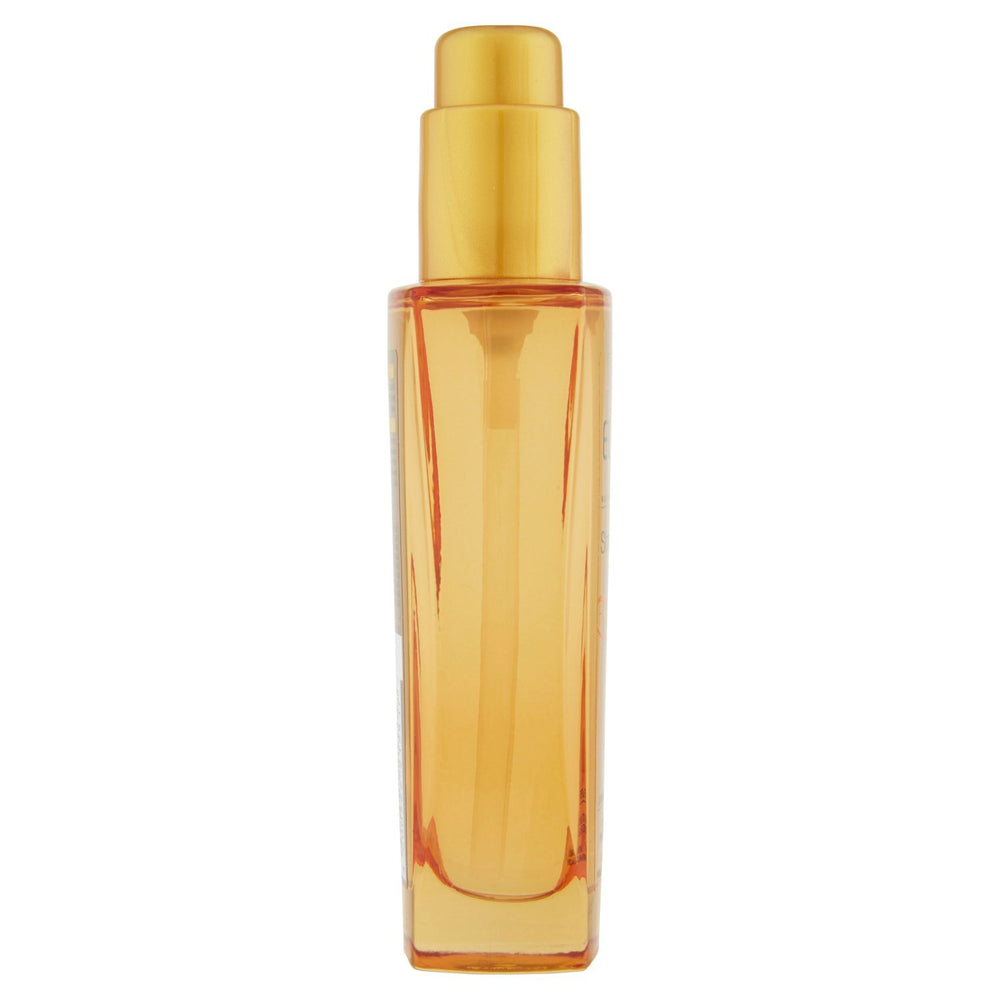 L'Oreal Paris Elvive Extraordinary Oil apply drops shows easy smoothing for ends.