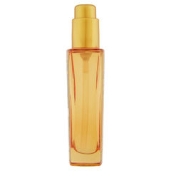 L'Oreal Paris Elvive Extraordinary Oil apply drops shows easy smoothing for ends.