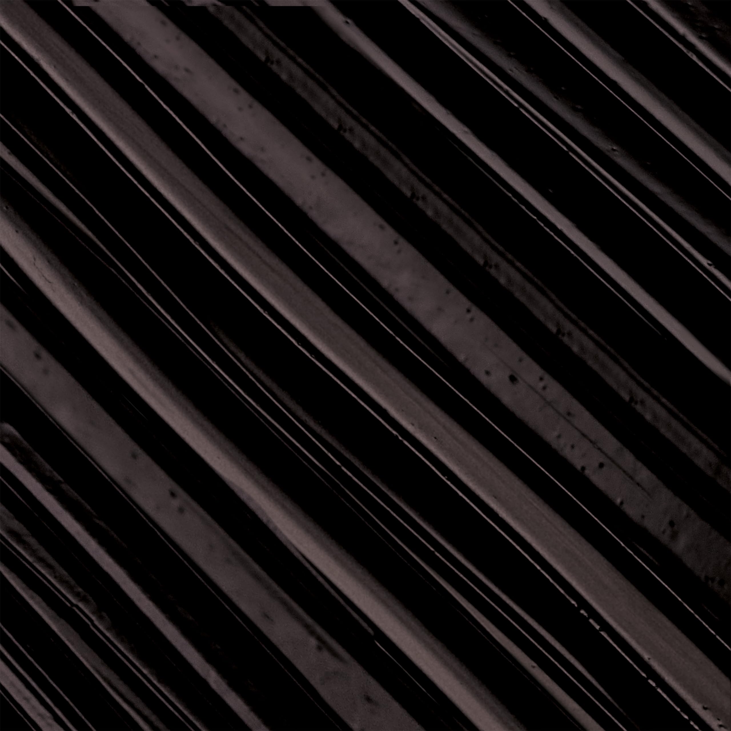 L'Oreal Paris Panorama Mascara close-up tip helps lift and shape lashes for fuller look.