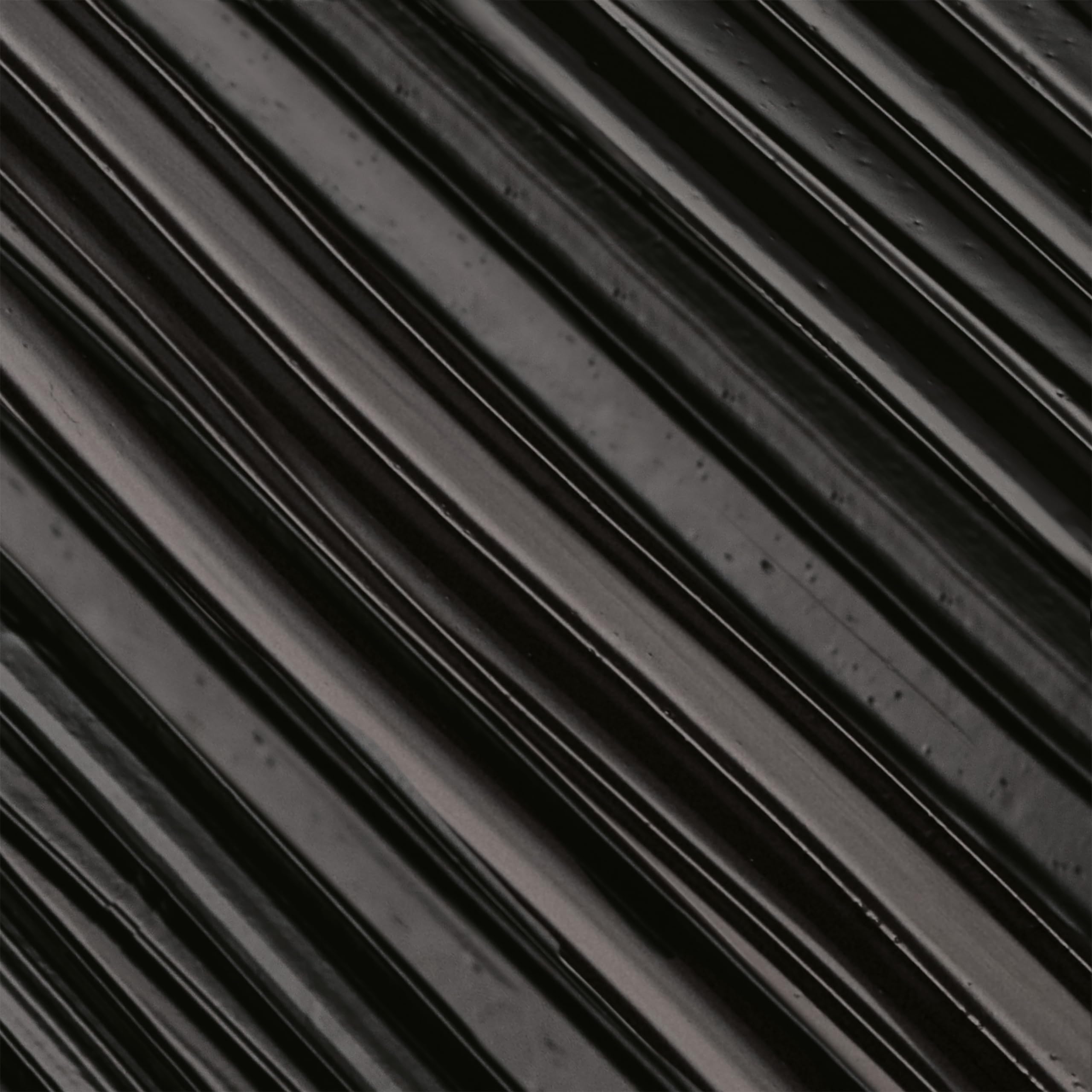 L'Oreal Paris Panorama Mascara bottle and brush capture versatile styling from root to tip.
