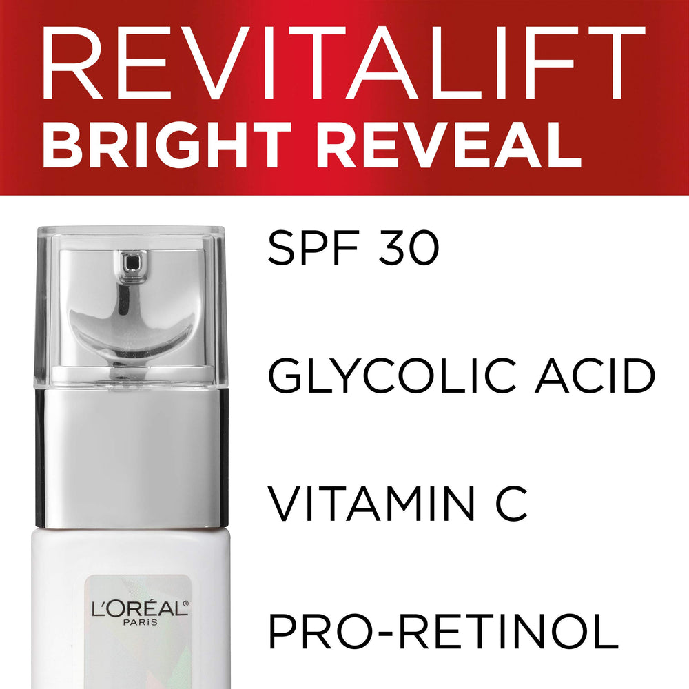 L’Oréal Paris Revitalift Bright Reveal day cream texture closeup demonstrates smooth, absorbent hydration