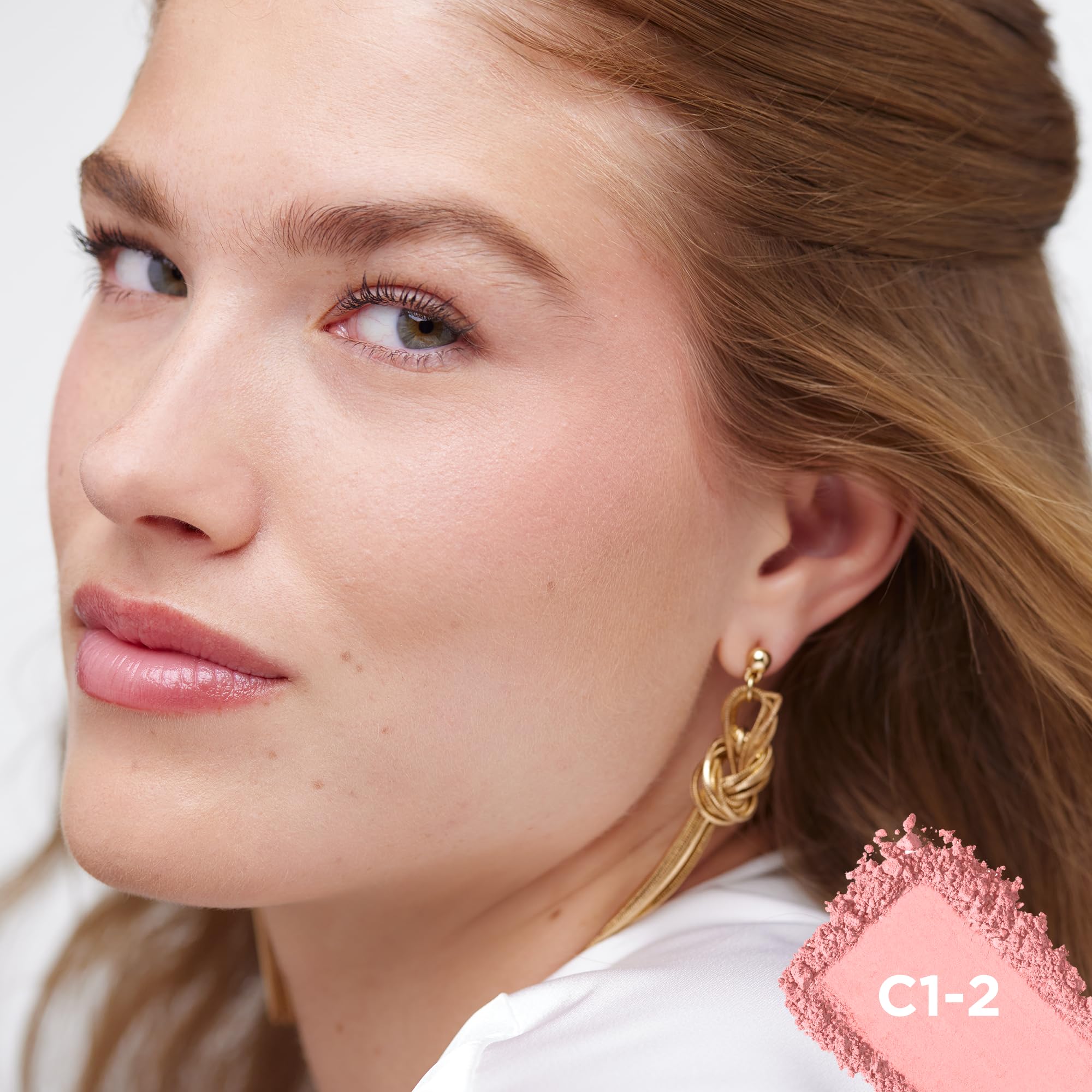 L'Oreal Paris True Match blush applied on cheeks for natural glow