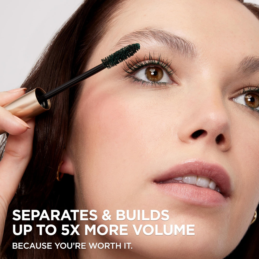 Close-up of the volume-maximizing brush for even, clump-free application
