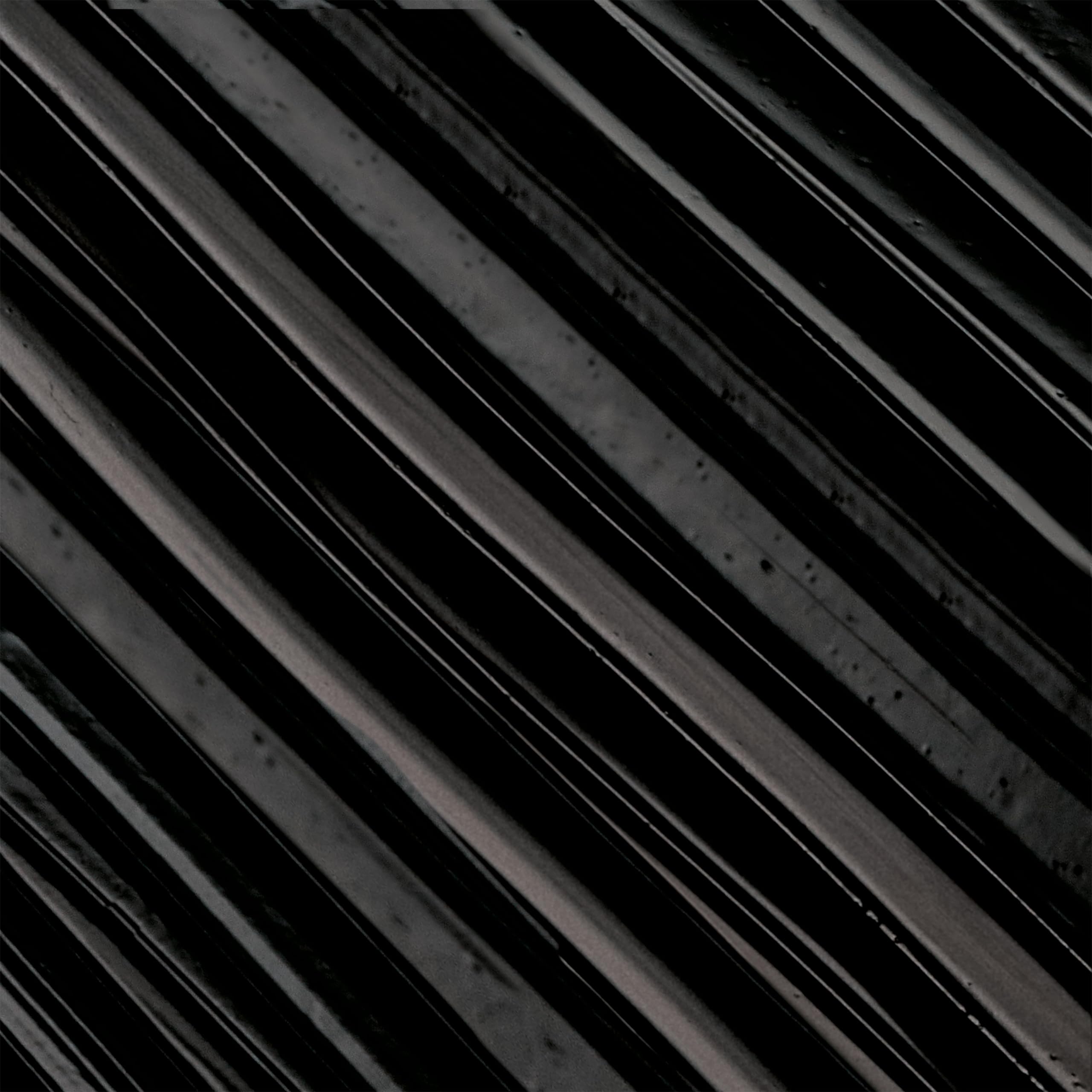 L'Oreal Paris Voluminous Panorama packaging highlights brand quality and wand design.