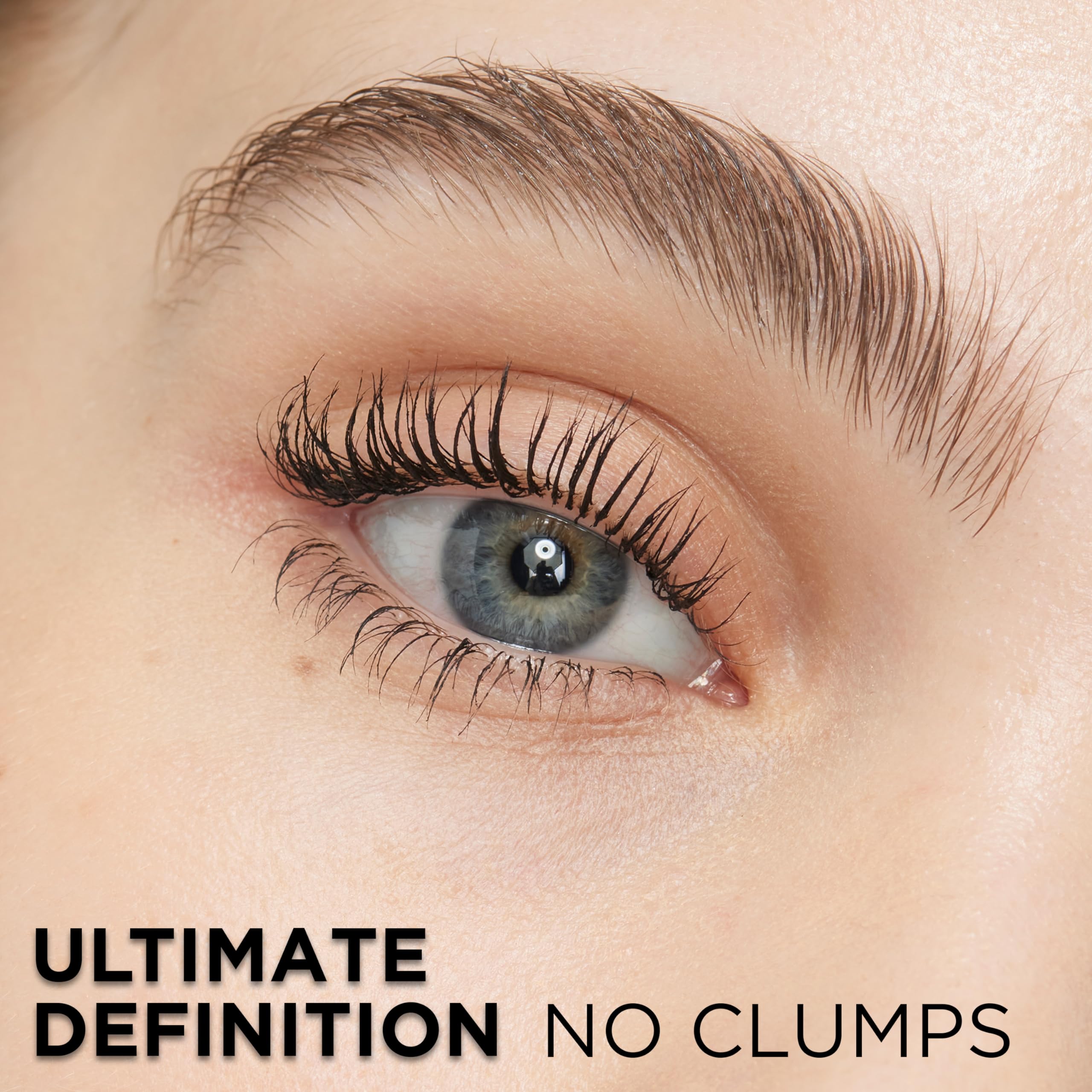 L’Oréal Paris Telescopic wand close-up highlights precise base-to-tip application.