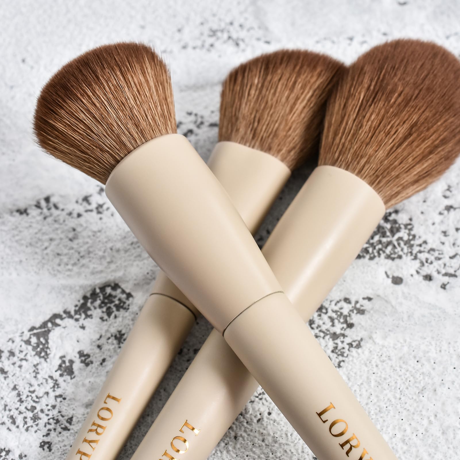 LORYP concealer brush ideal for precise coverage and quick concealment.