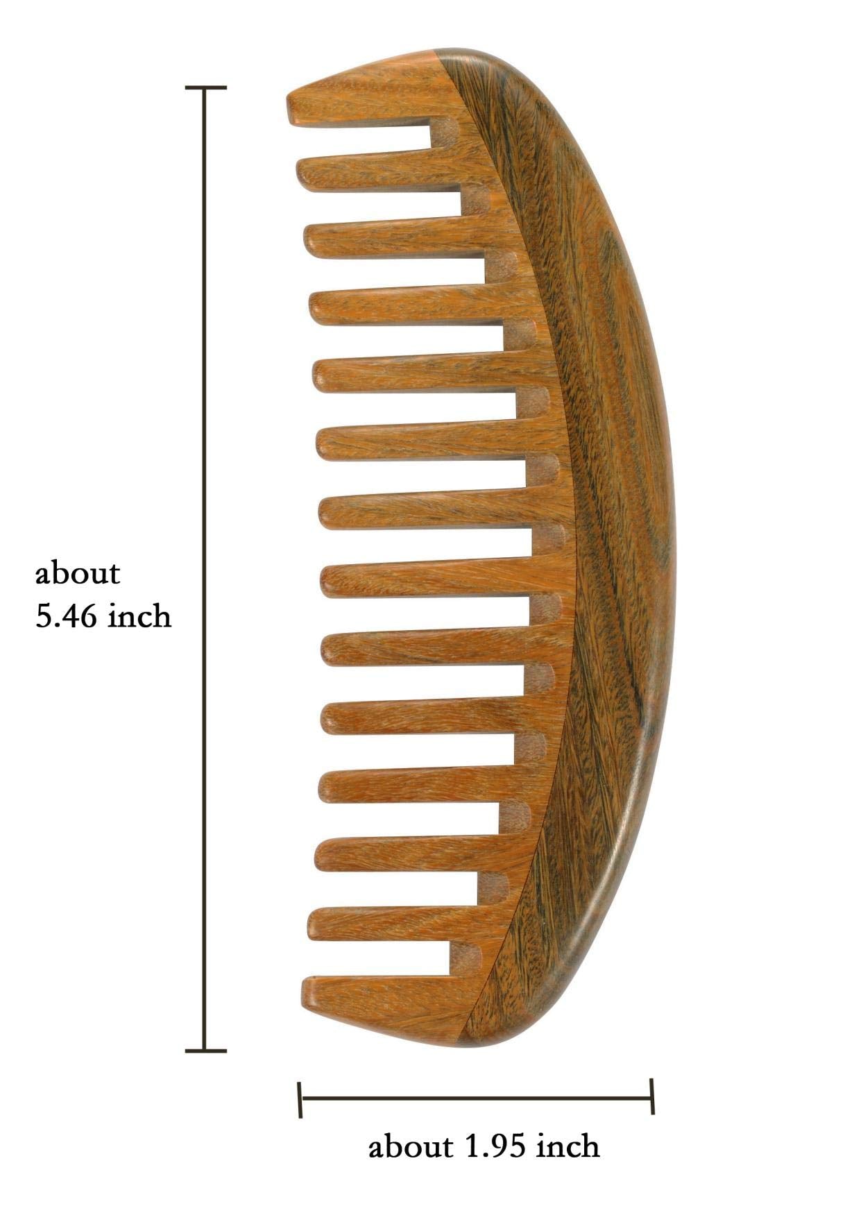 Natural sandalwood wood grain and scent detail of the Louise Maelys comb