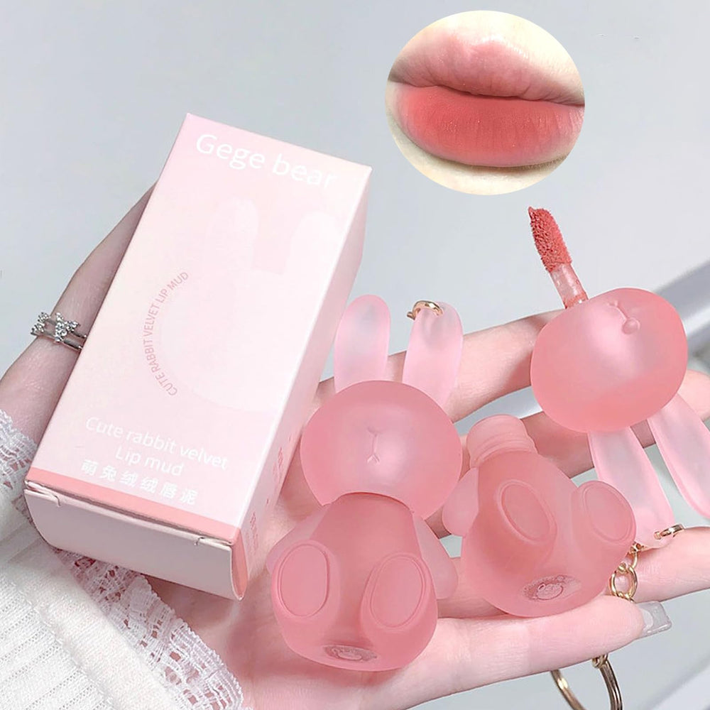 LuckNest extended applicator image shows easy, precise lip coverage.