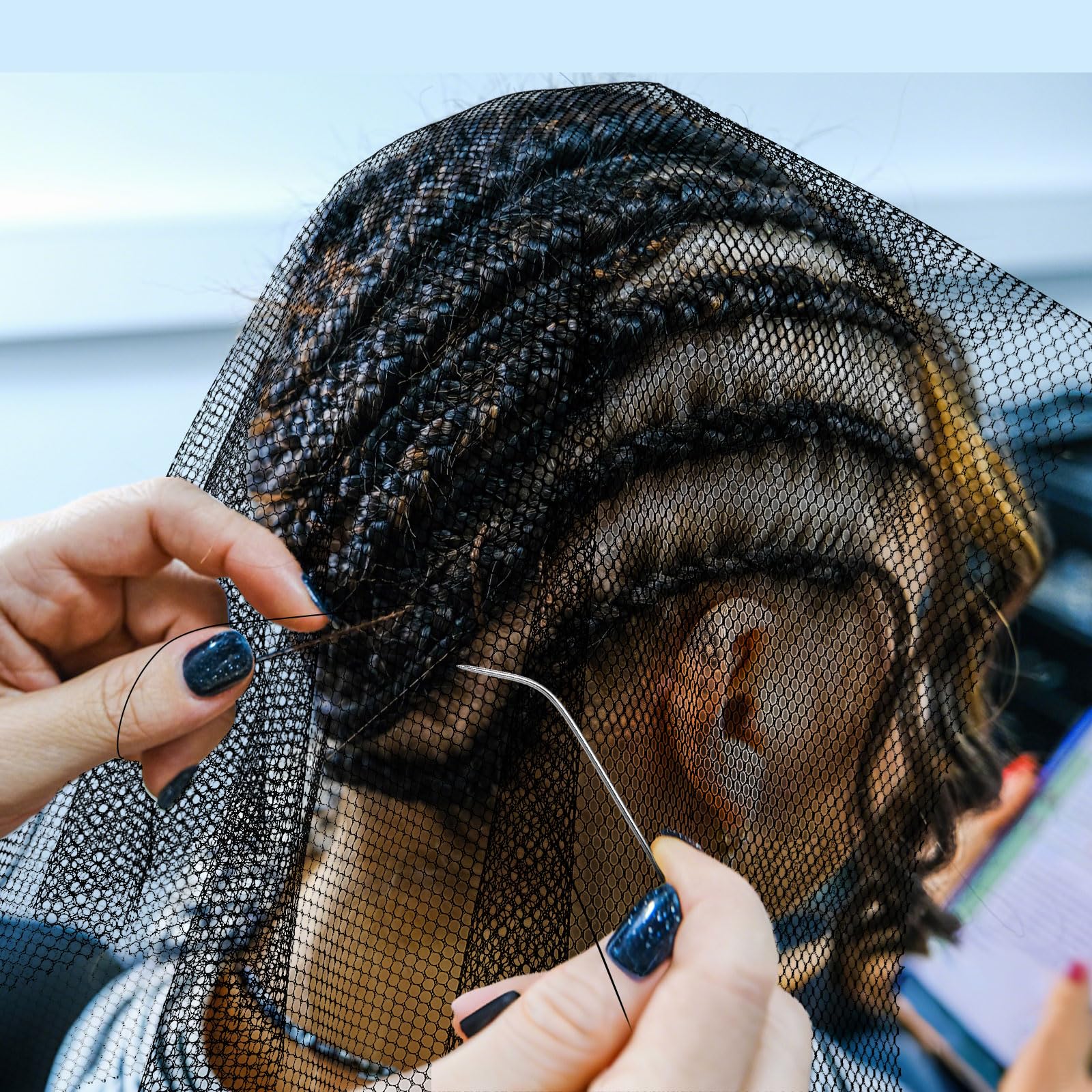 Luinabio medium C-shaped needles improve precision during fabric-to-hair attachment