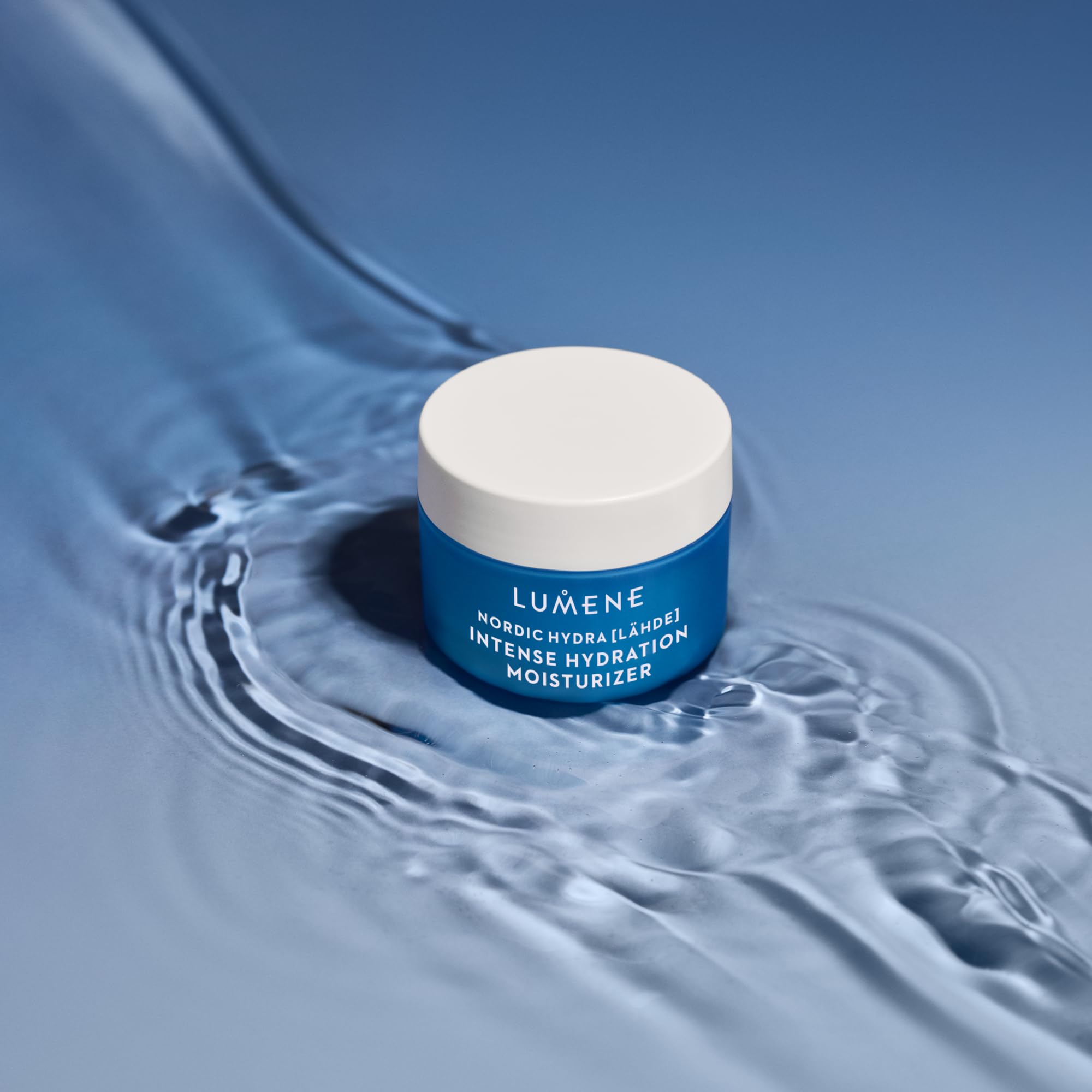 Lumene Nordic Hydra Lahde cream swatch reveals smooth, plumping finish ideal for dry skin