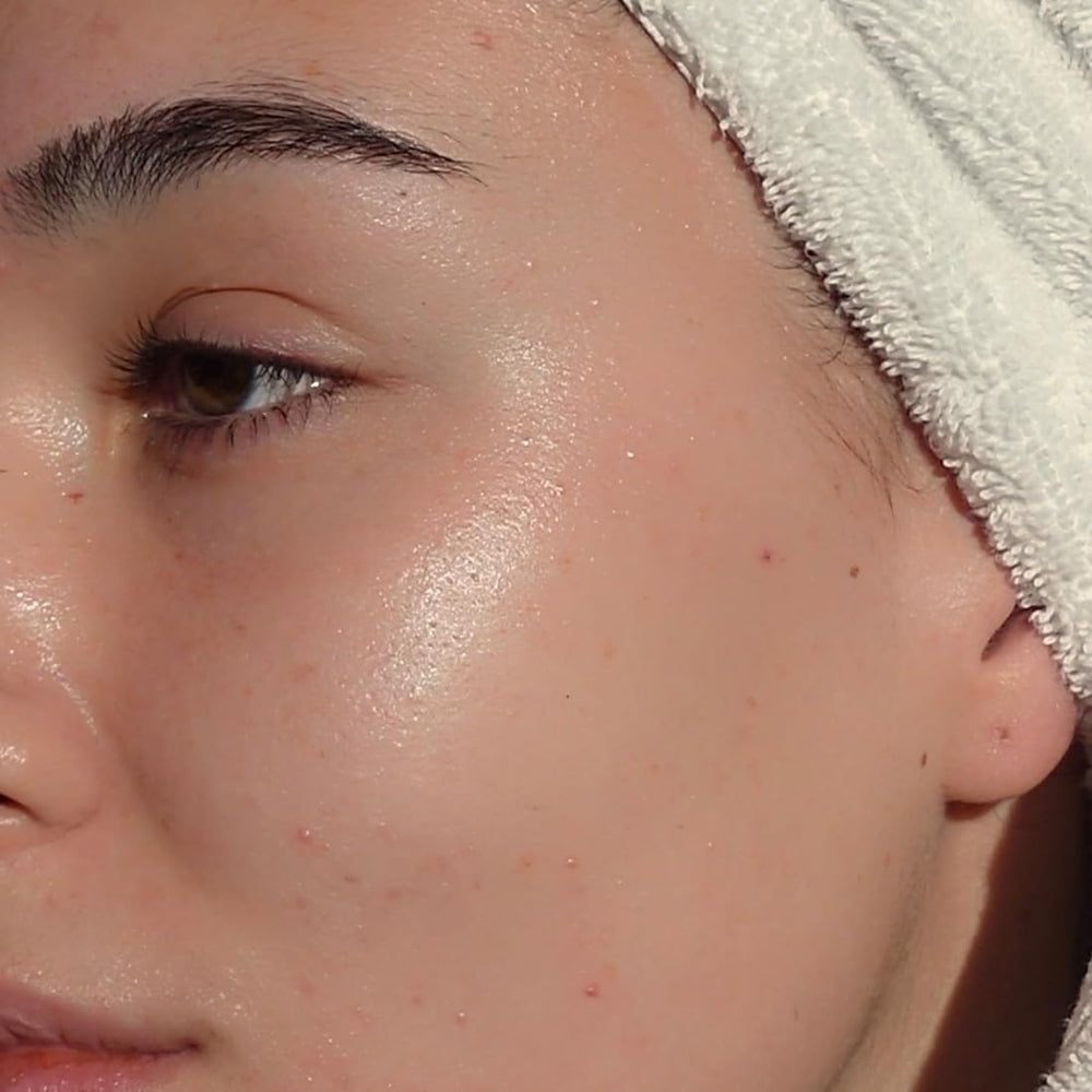Lumene Nordic Hydra Lahde hyaluronic acid closeup highlights multi-weight hydration for lasting skin moisture