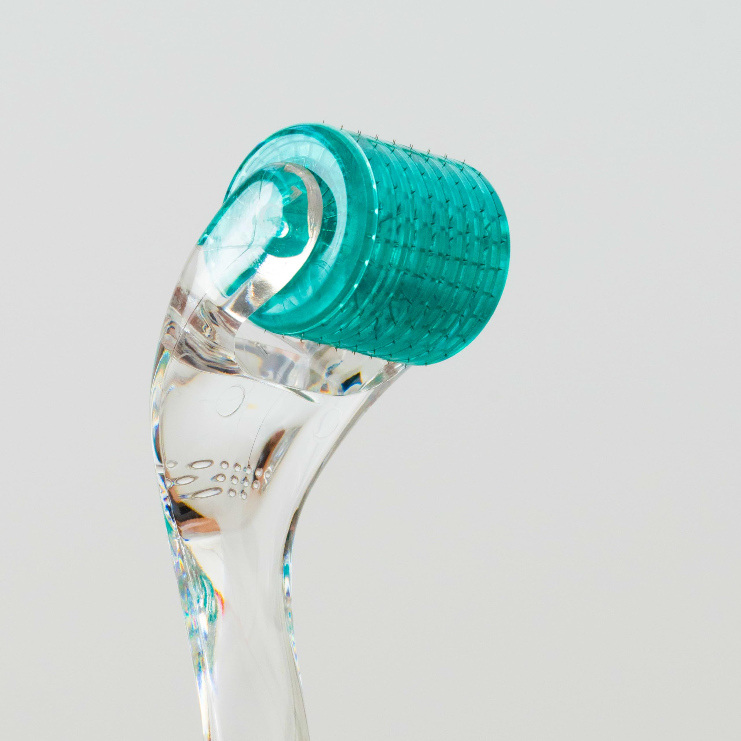 Lunèra derma roller travel-friendly design ready for on-the-go routines.