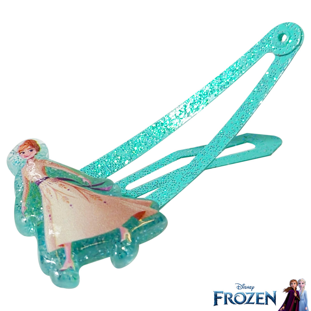 LUV HER dress-up play with colorful clips encourages imaginative styling.