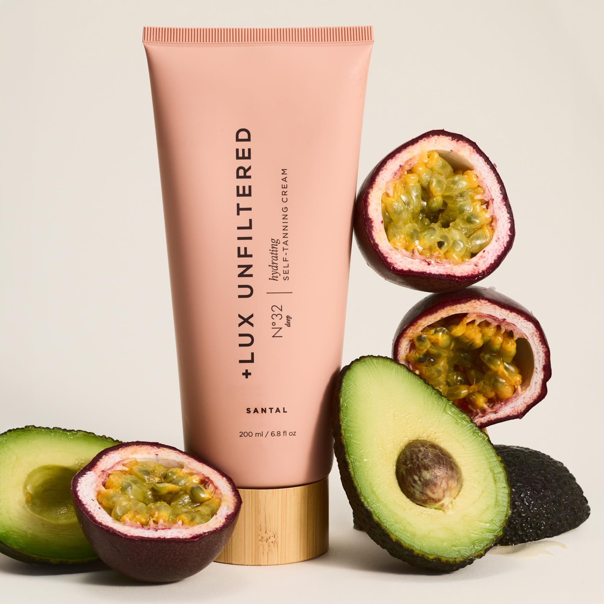 Lux Unfiltered N°32 no-streak finish shown on skin for even tone