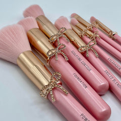 Luxape Bow powder brush ensures even setting and soft blending