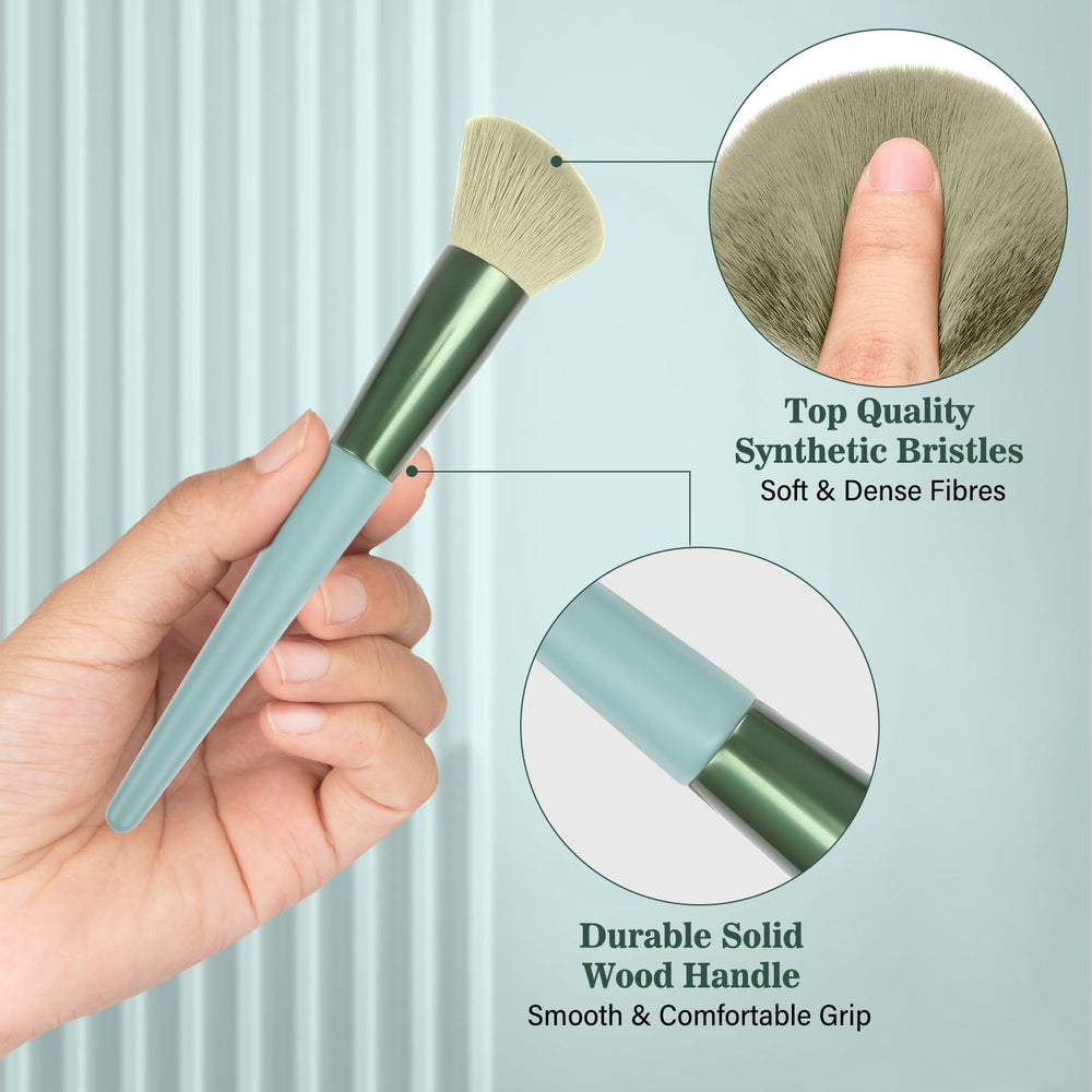 LUXBRU two powder puffs provide gentle, even powder application.