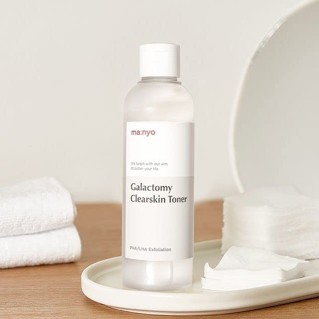 ma:nyo Galactomy Clear Skin Toner applied on skin for even tone