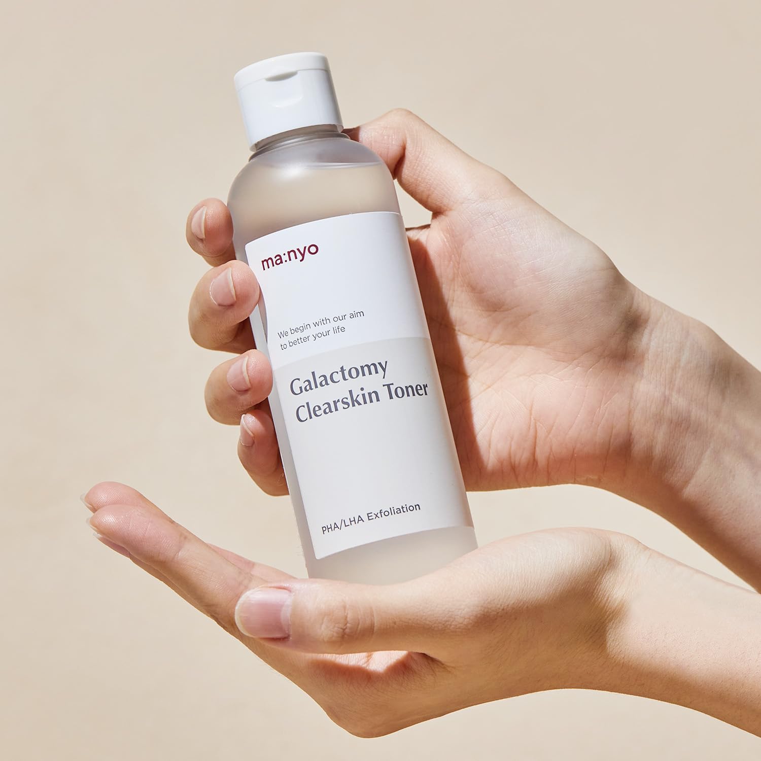 ma:nyo Galactomy Clear Skin Toner bottle cap close-up and packaging detail