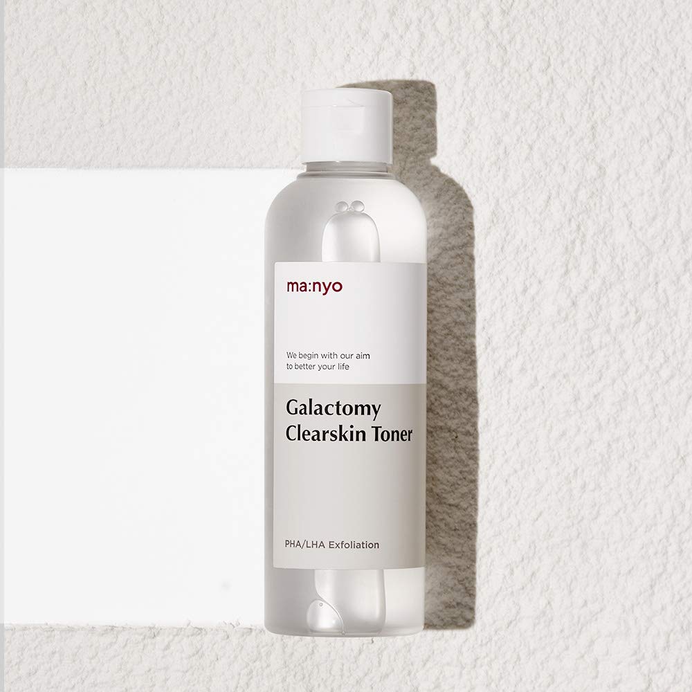 ma:nyo Galactomy Clear Skin Toner fermented filtrate close-up highlighting hydration