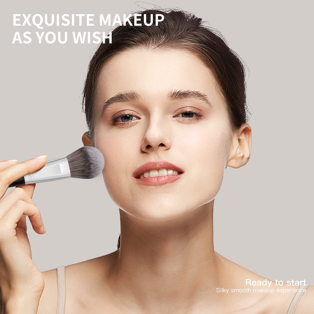 MAANGE concealer brush with detailed tip for targeted correction.