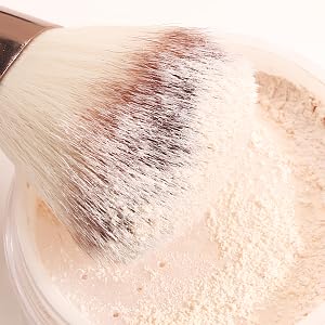 MAANGE cruelty-free bristles close-up, suitable for sensitive skin routines.