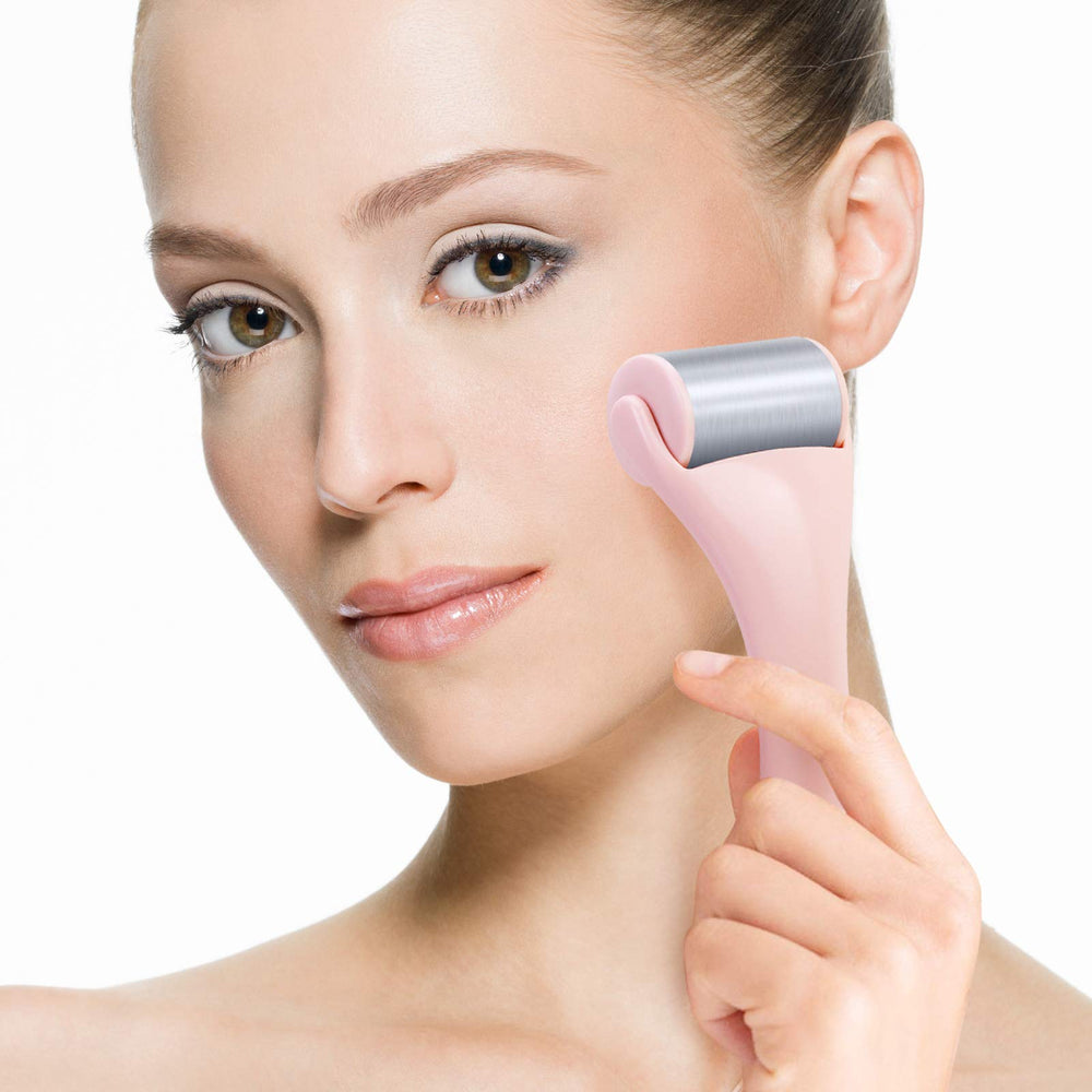 MAANGE Ice Roller on skin demonstrating cooling massage effect