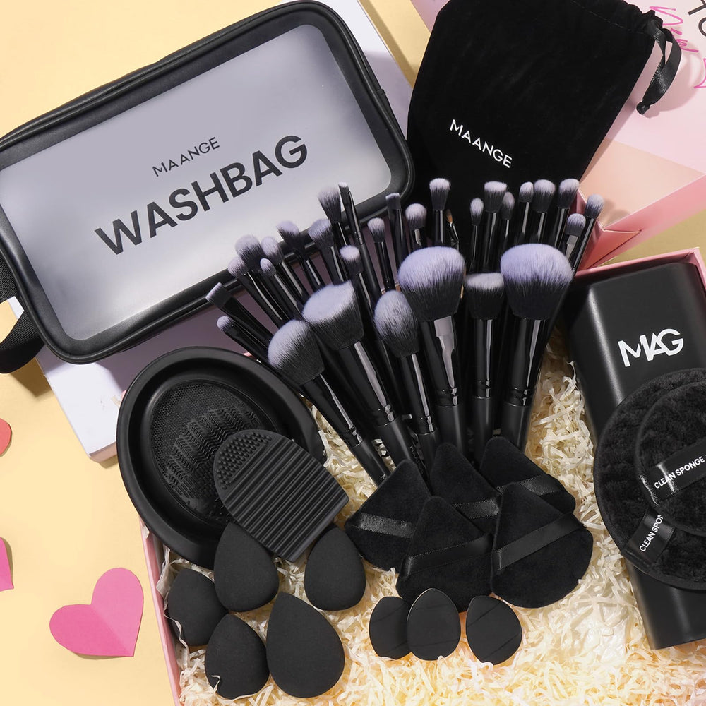 MAANGE complete kit packaged attractively, making it gift-ready for makeup lovers.