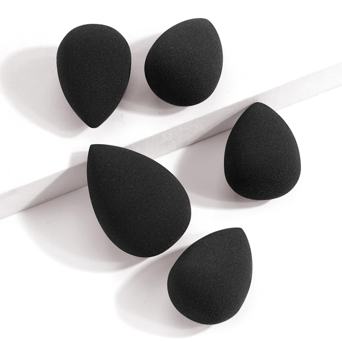 MAANGE makeup brush set travel-friendly kit suitable for daily commuting and trips