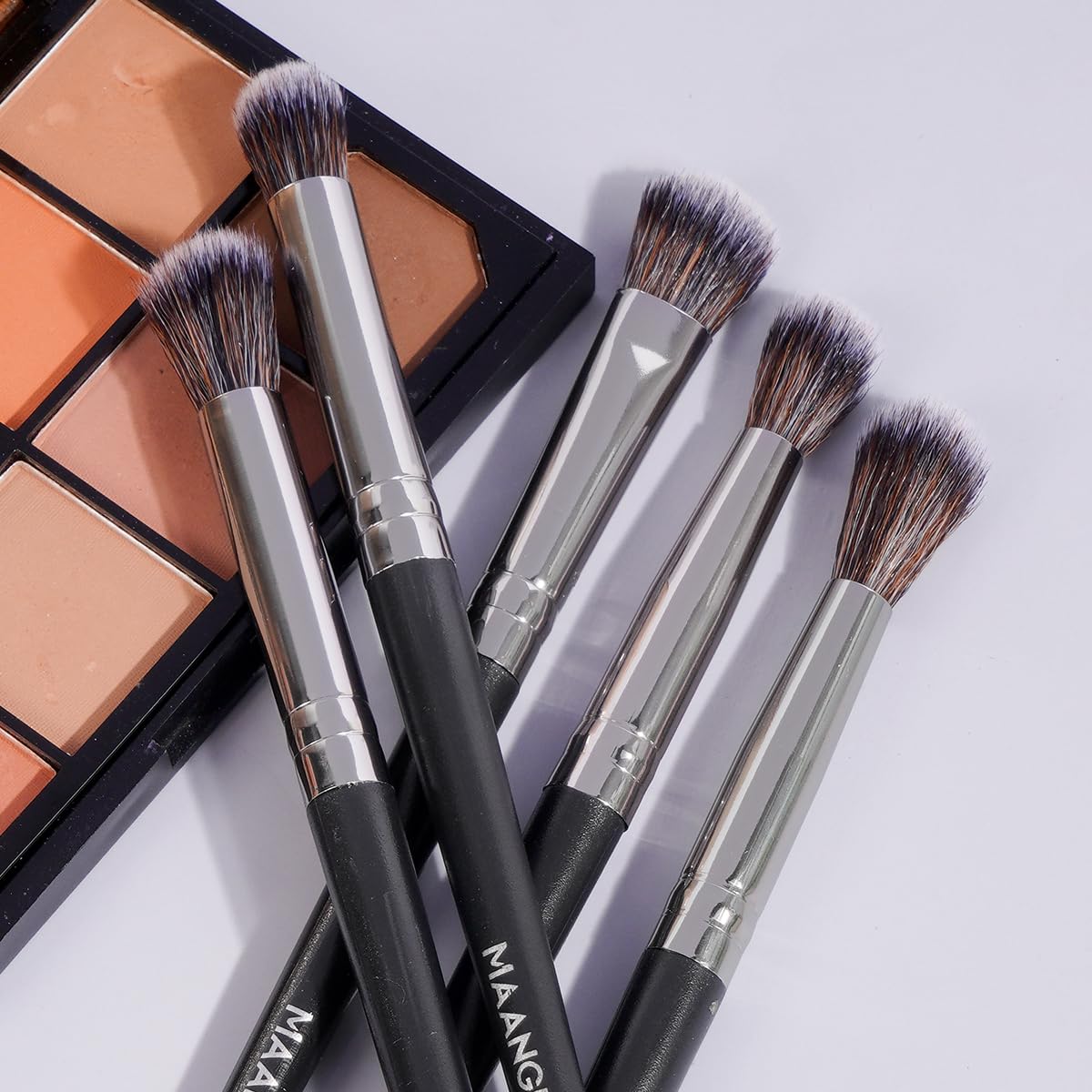 MAANGE makeup brush set velvet carrying bag keeps tools organized for travel