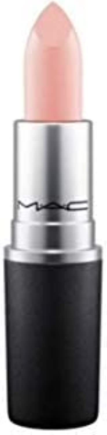 MAC Creme D' Nude close-up texture highlights velvety-smooth application.