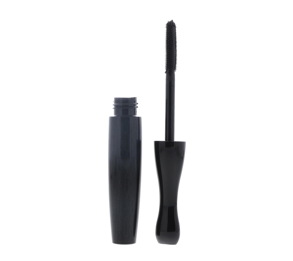 MAC In Extreme Dimension 3D Black Lash Mascara brush close-up showing dense bristles for separation