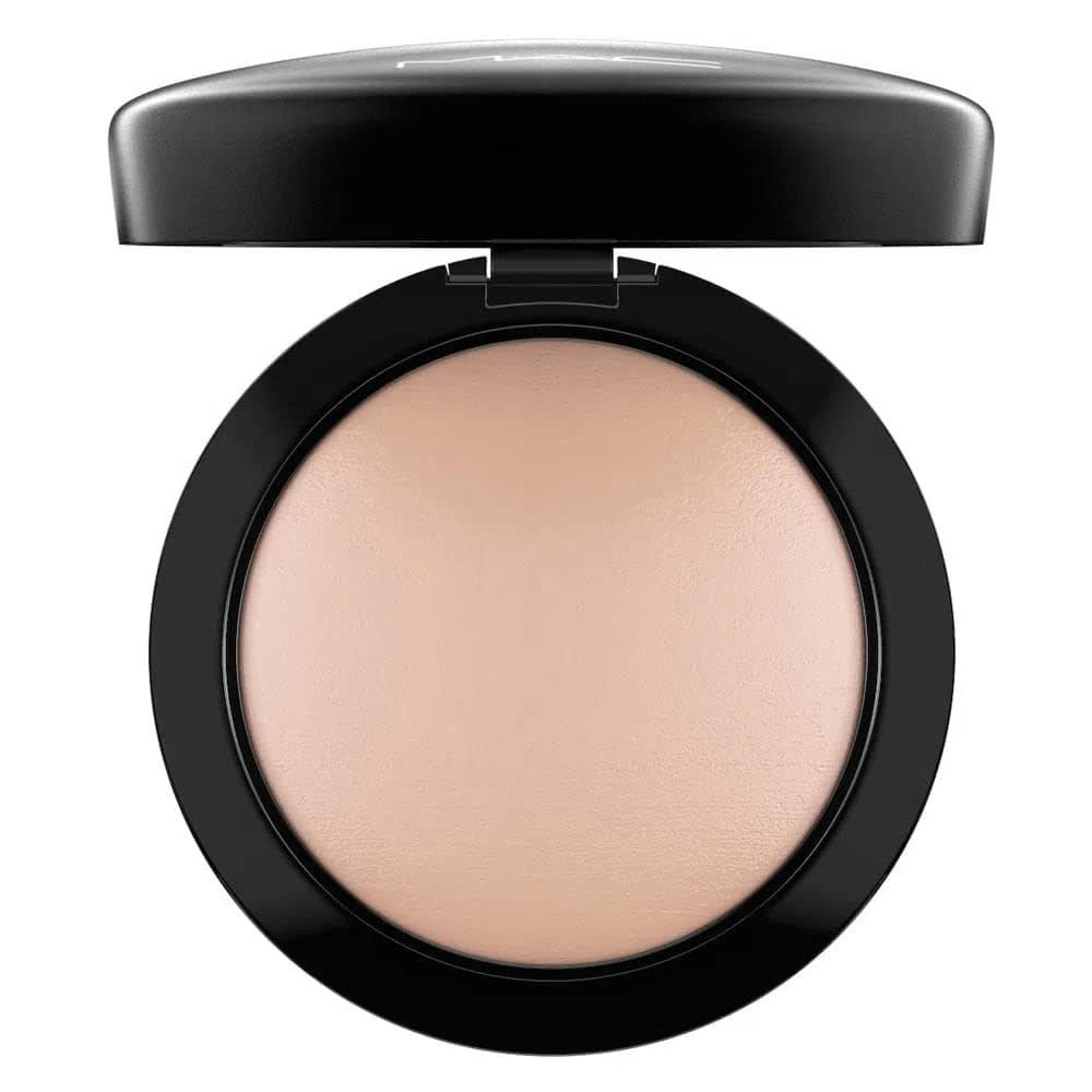 MAC Mineralize SkinFinish Natural Medium application on skin for luminous finish