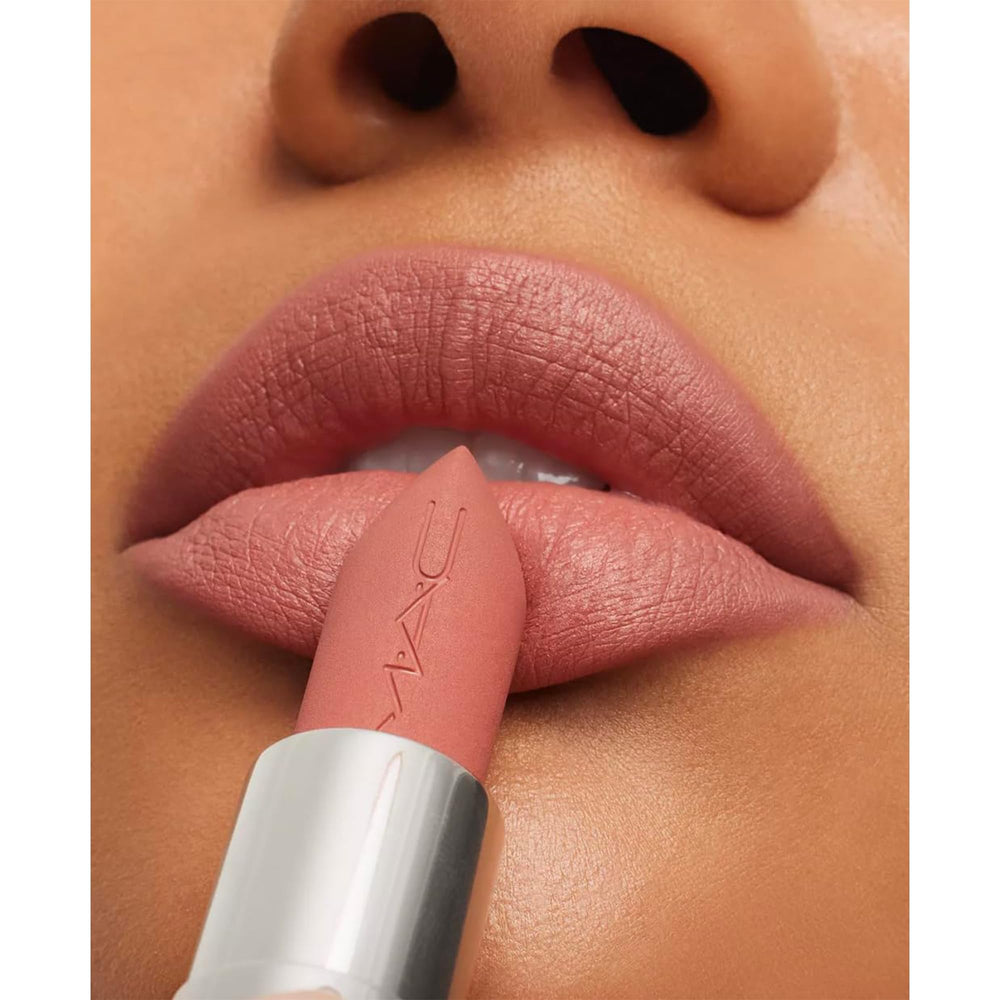MAC Macximal Silky Matte Velvet Teddy texture detail emphasizes non-drying, silky matte feel.