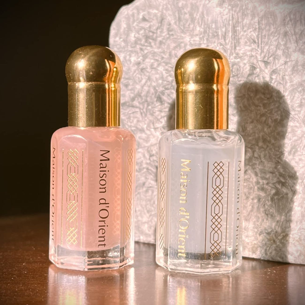 Maison d'Orient Musk Tahara attar is fabric-friendly for clothing applications.