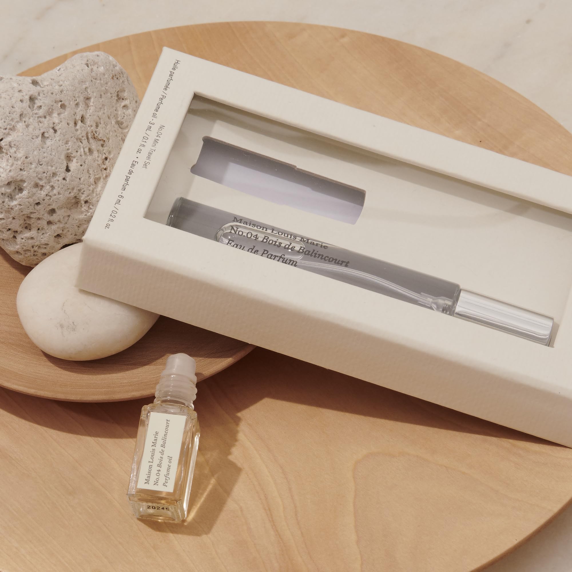 Maison Louis Marie No04 Bois de Balincourt mini roll-on oil for easy touch-ups