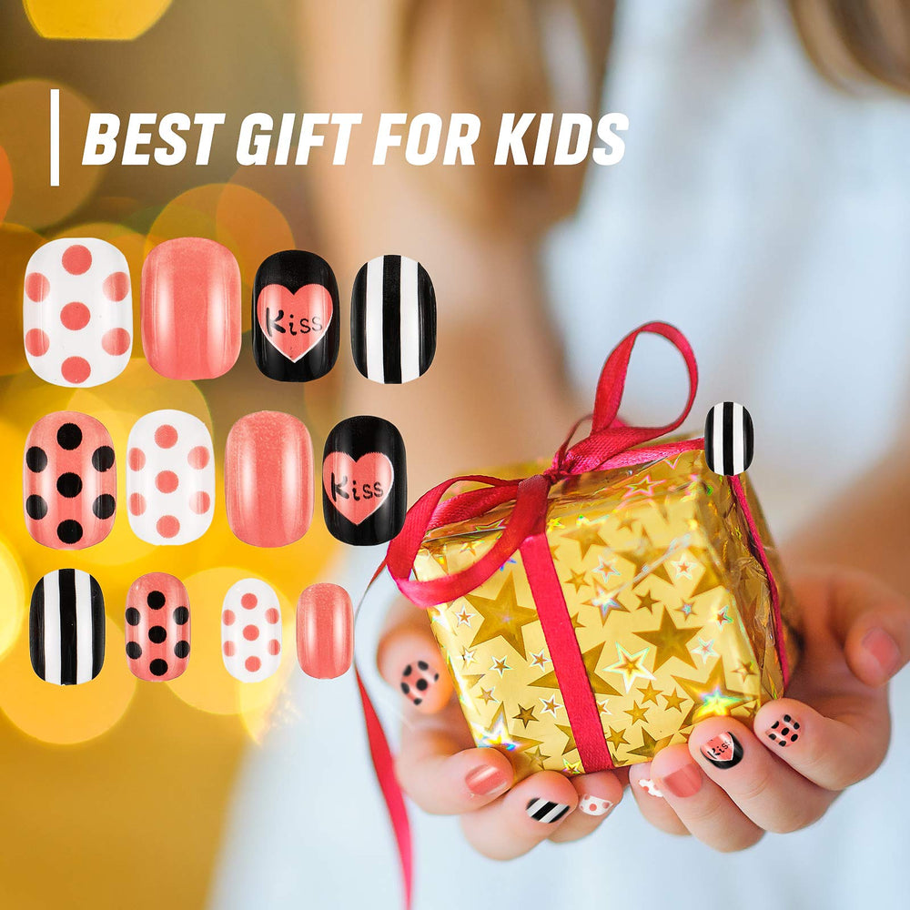 Maitys nails with multiple sizes ensure a snug fit on small fingers.