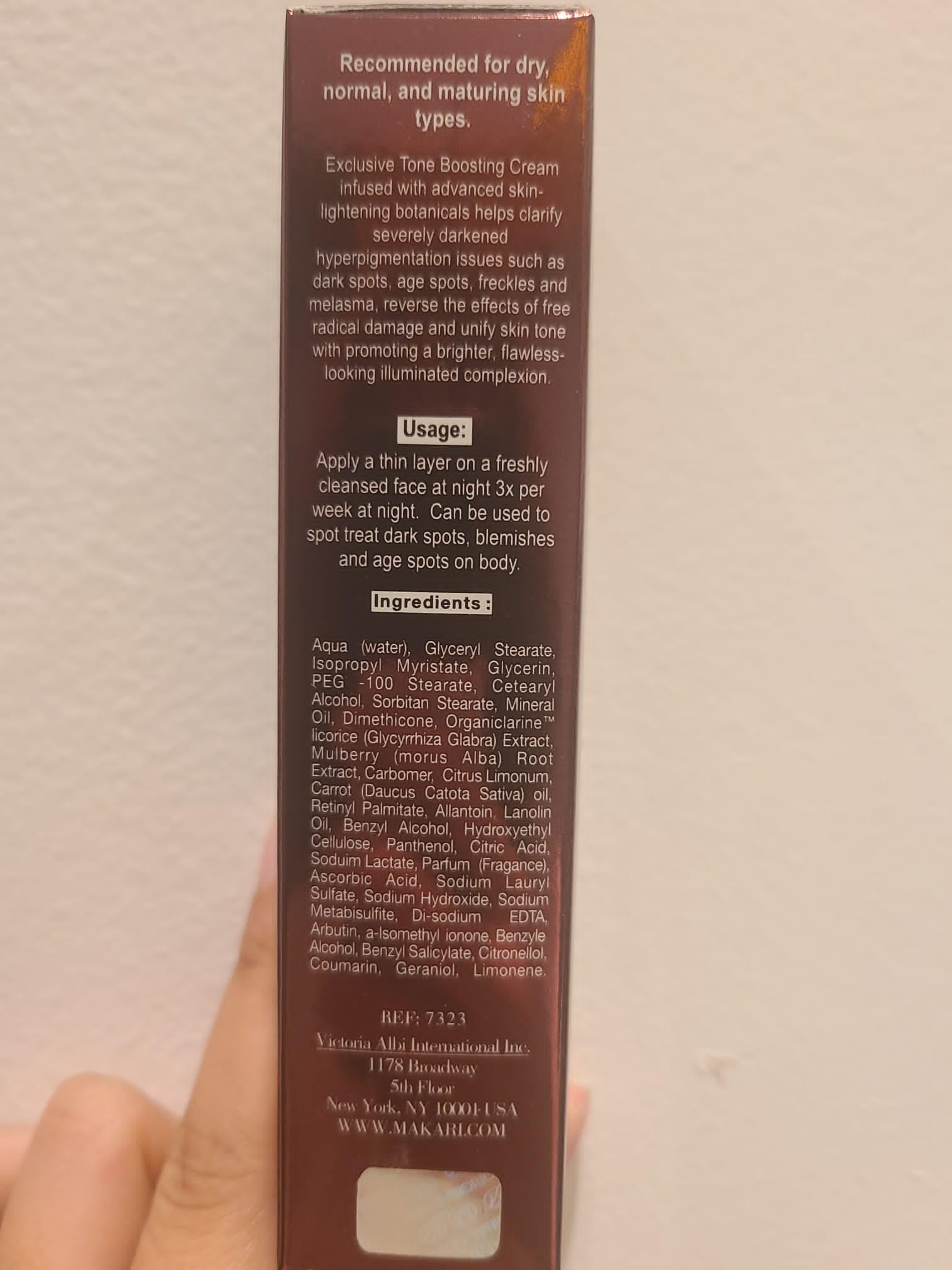 Makari Exclusive Tone-Boosting Face Cream application swatch demonstrates smoothing finish