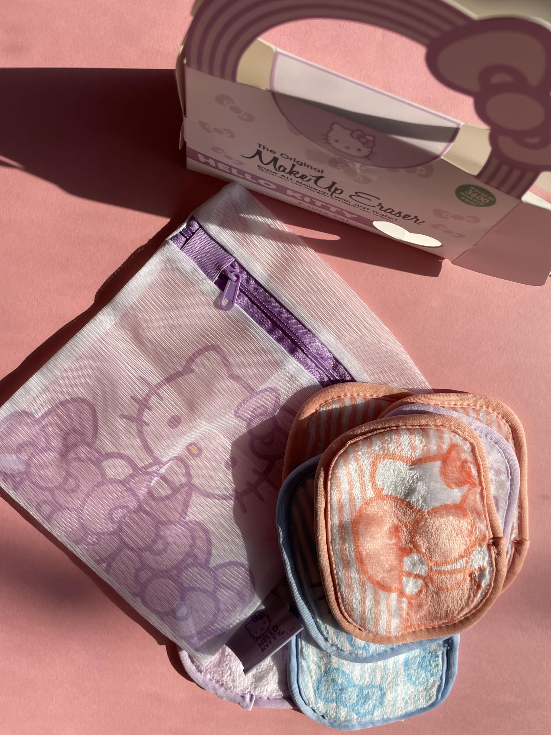 MakeUp Eraser erase-exfoliate feature close-up illustrating dual-sided fibers for cleansing and exfoliation