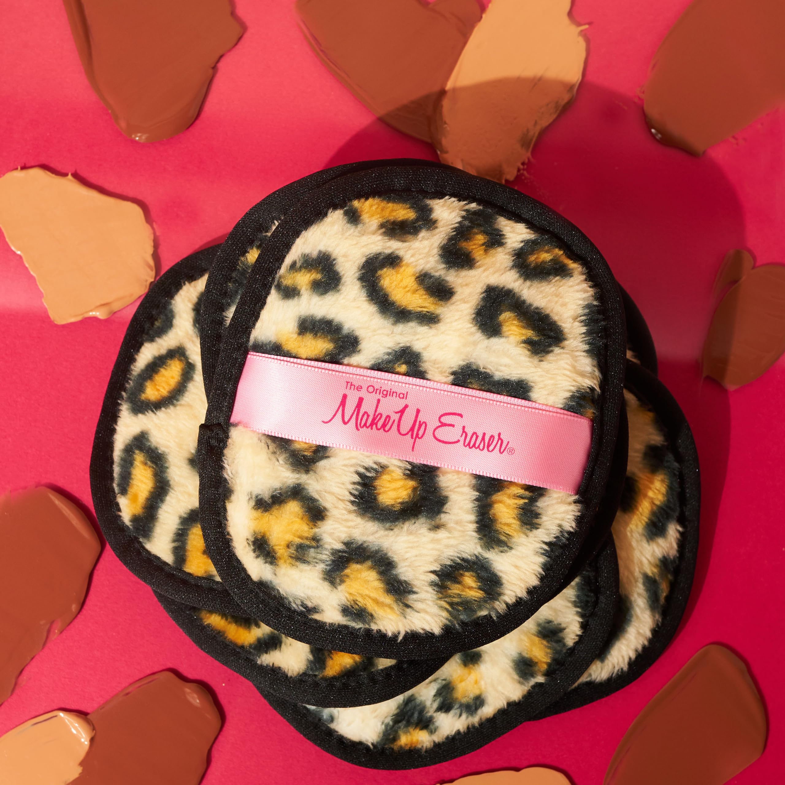 MakeUp Eraser leopard set detail shows long-fiber exfoliating side for smoother skin.