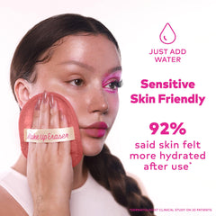 MakeUp Eraser soft microfiber close-up highlights skin-friendly, alcohol-free cleansing.